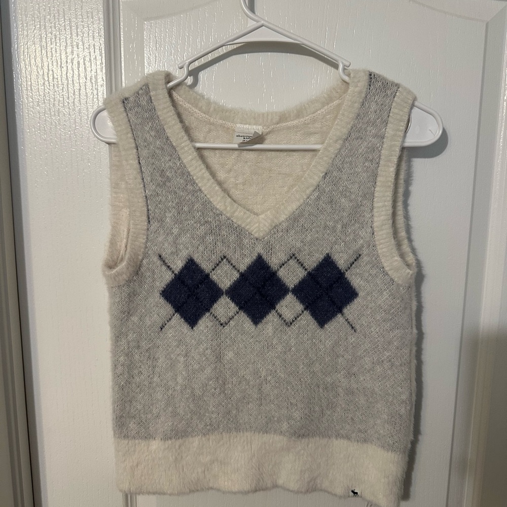 Abercrombie Kids Argyle Sweater Vest Cream Grey Fuzzy Knit V-Neck